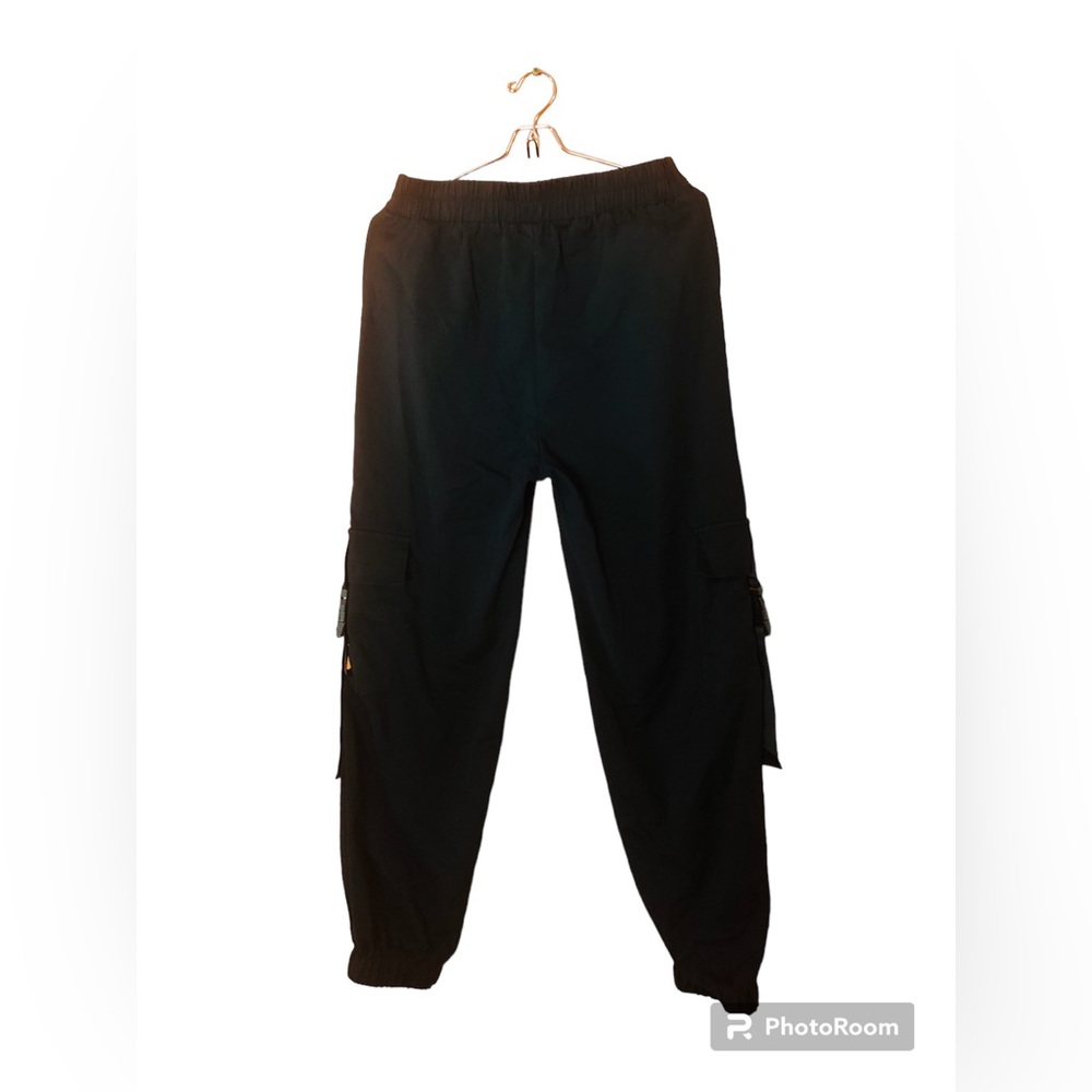 Salty black cargo pants in size M